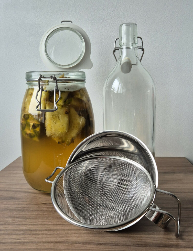 Matériel nécessaire pour fabriquer son Tepache, boisson fermentée à l'ananas