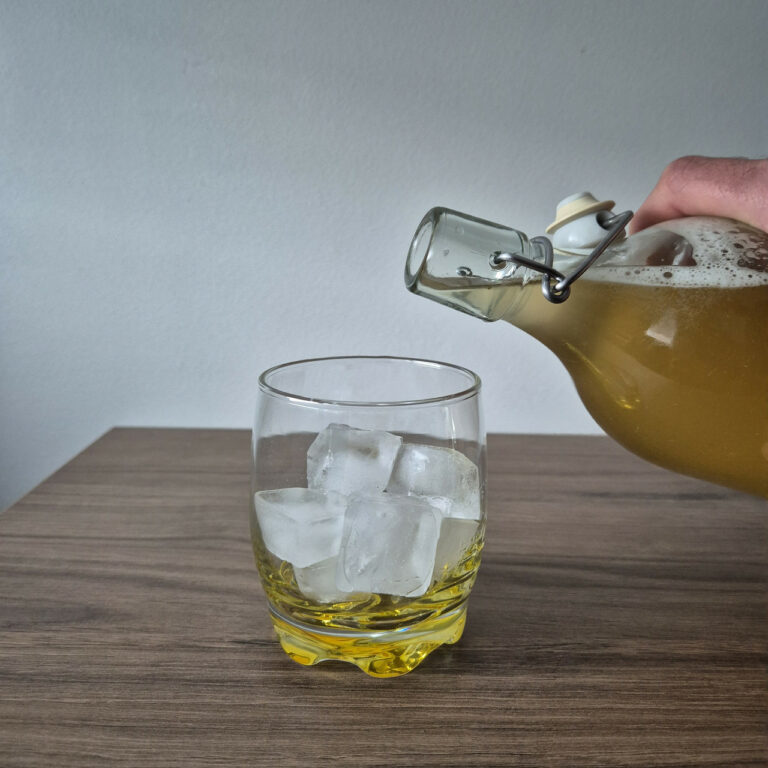 Pourquoi j’apporte du tepache maison à l’apéro — et pourquoi ça marche à chaque fois